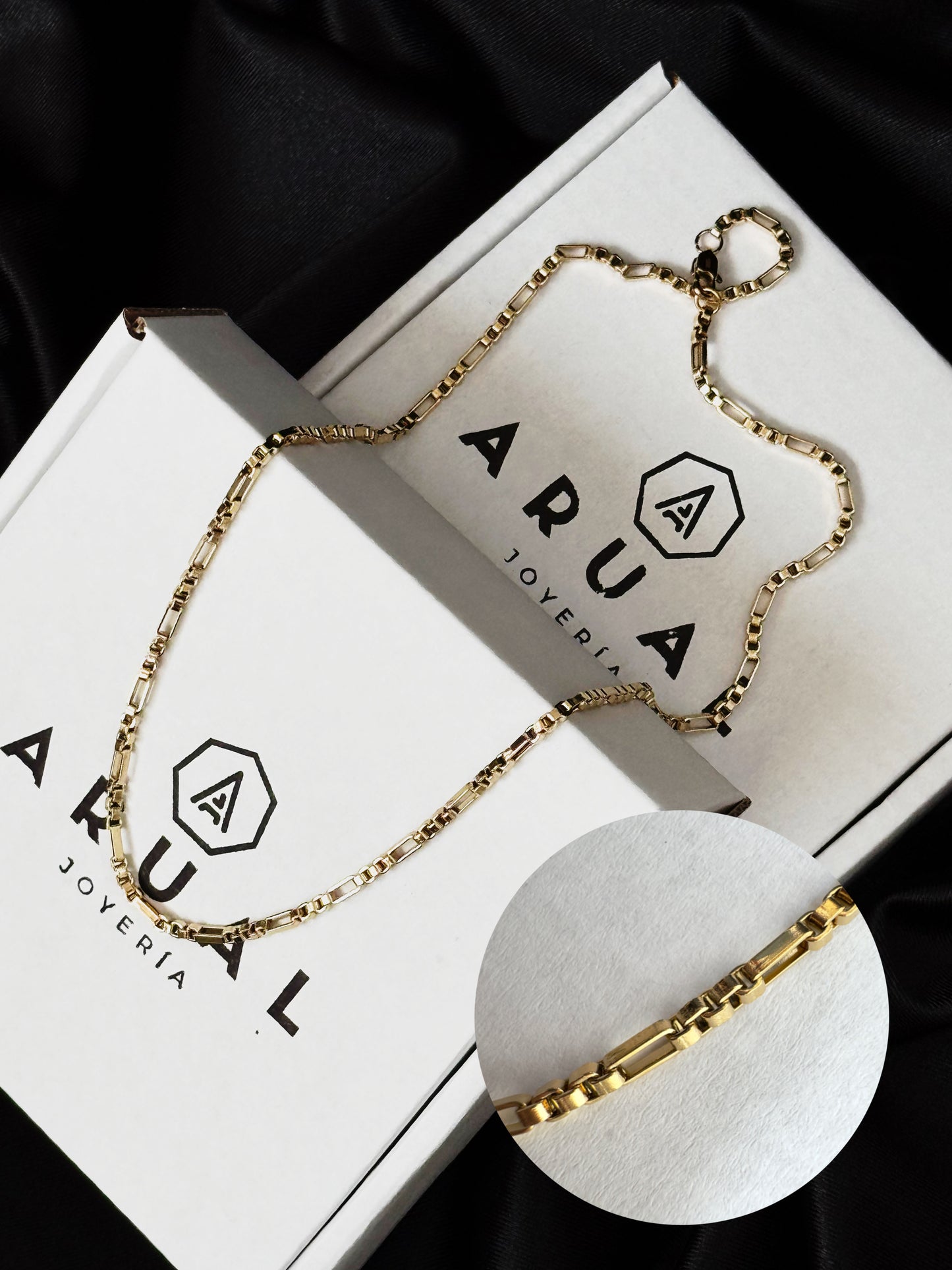 THALÍA: "Mi risa es mi amuleto de luz."